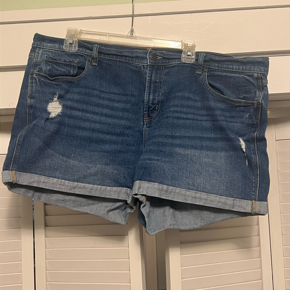 Old Navy Boyfriend style shorts. Size 18 distressed like new